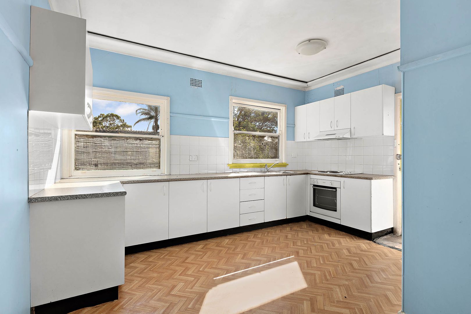 152 Macquarie Avenue, Campbelltown NSW 2560, Image 1
