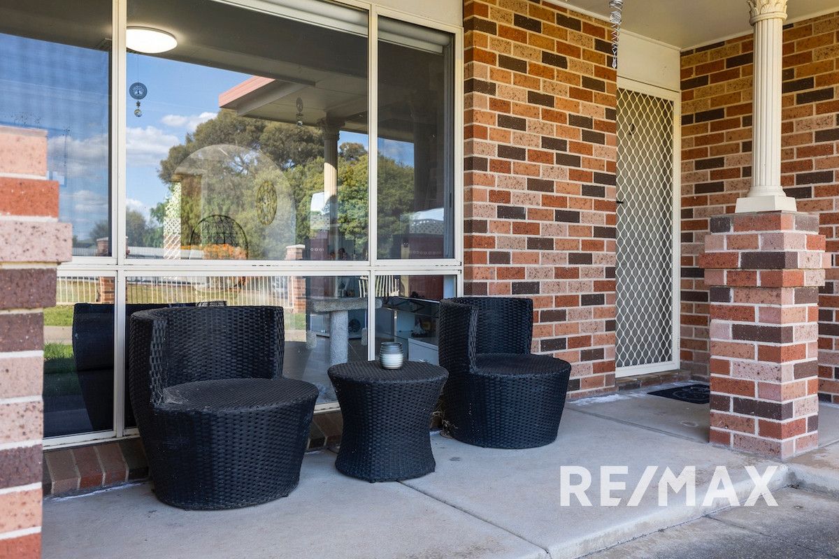 2/108 Undurra Drive, Glenfield Park NSW 2650, Image 2