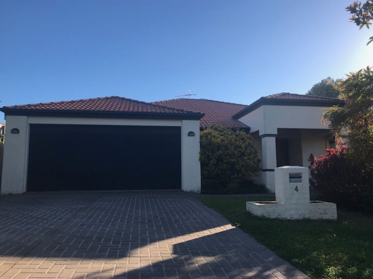 5 bedrooms House in 4 Garrett Street REDLAND BAY QLD, 4165