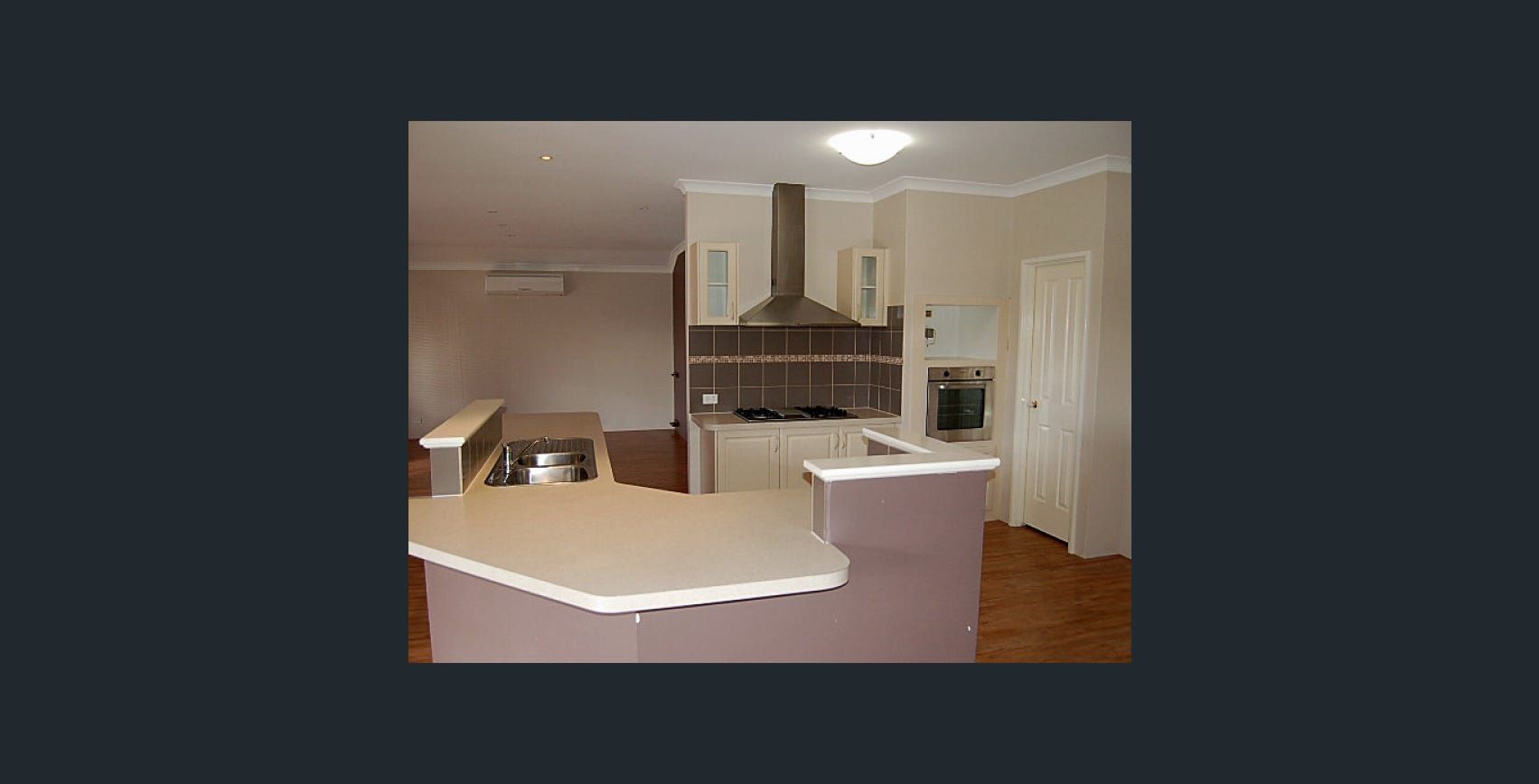 4 bedrooms House in 10 Charnley Bend SUCCESS WA, 6164