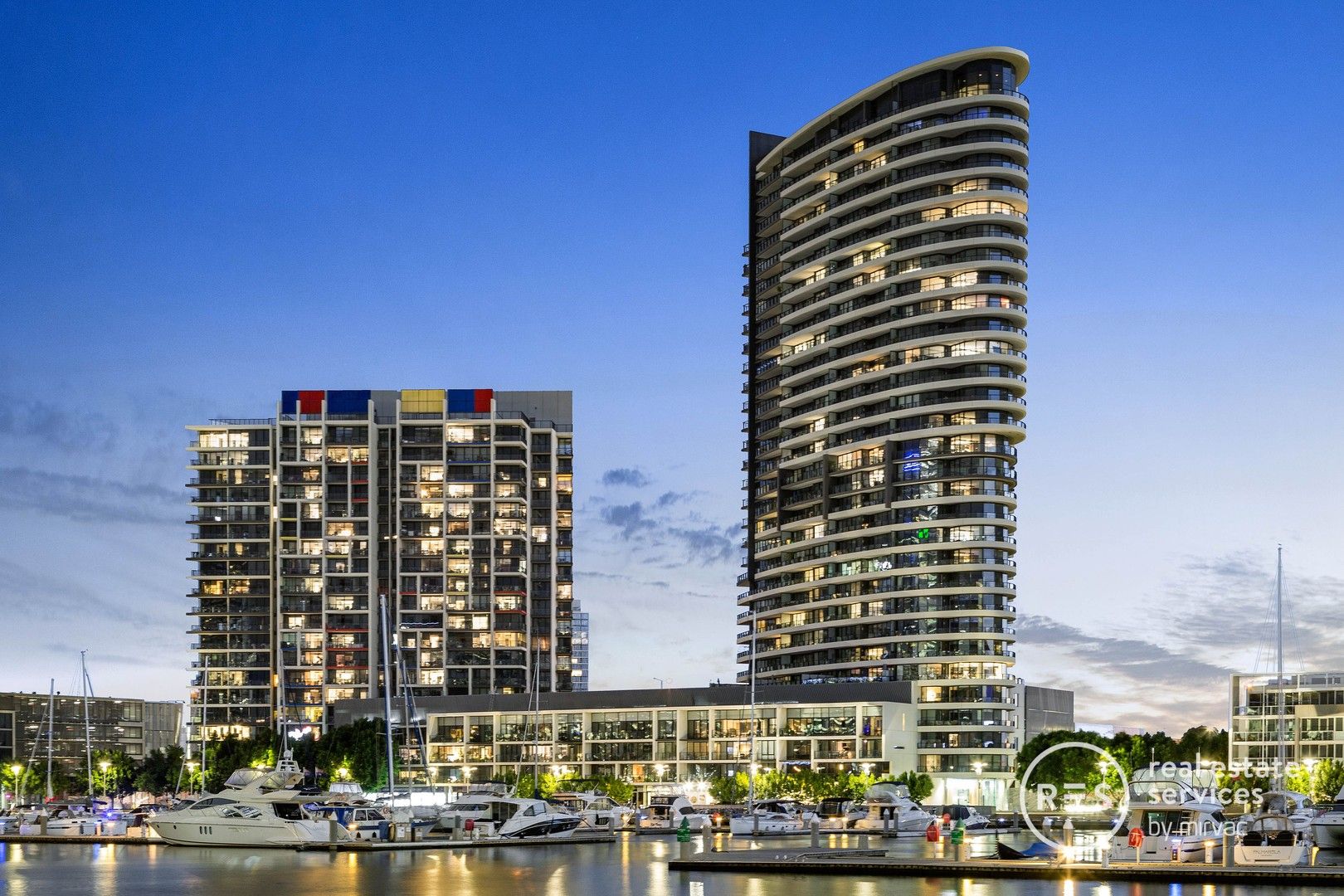 4 bedrooms Apartment / Unit / Flat in 1901/70 Lorimer Street DOCKLANDS VIC, 3008