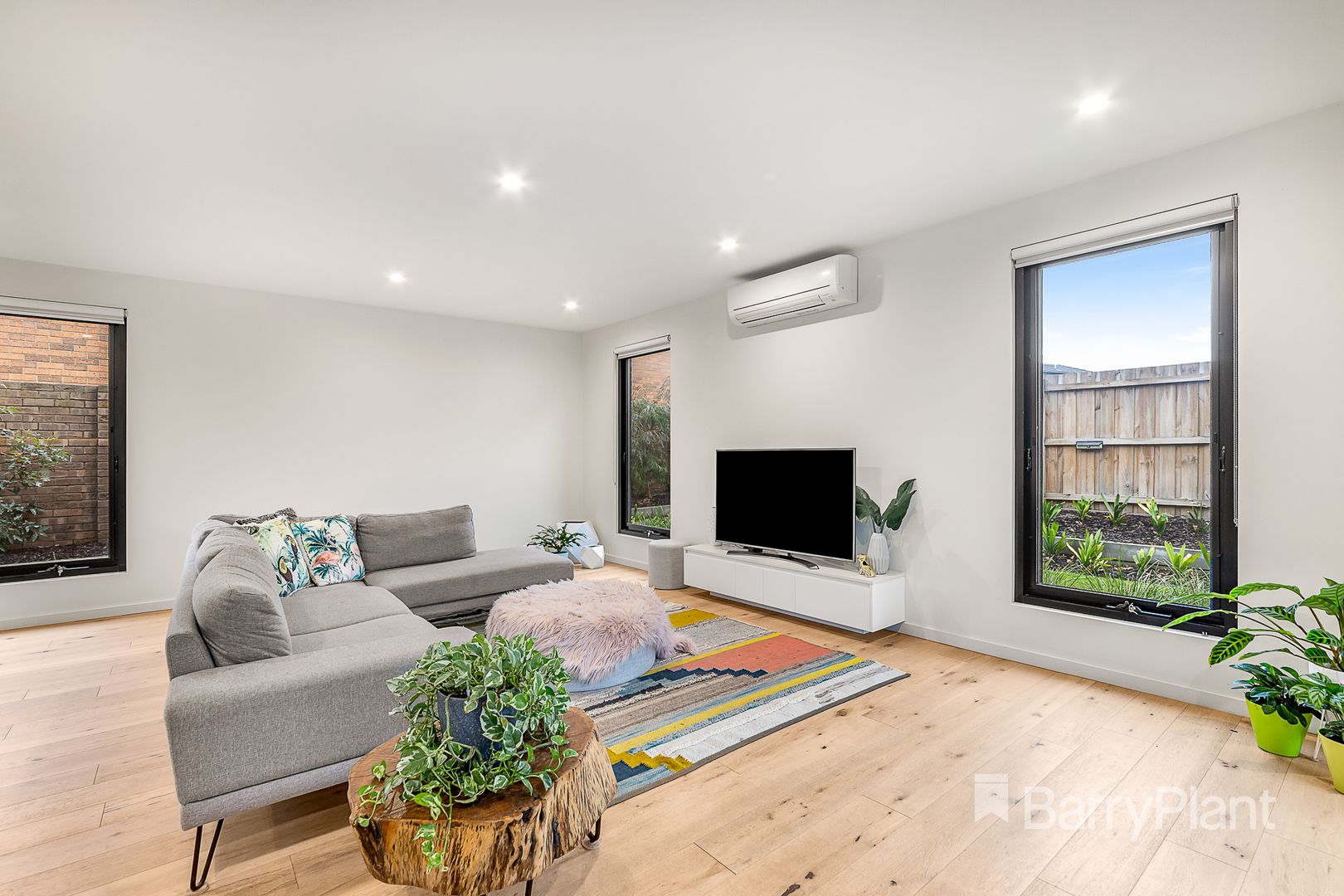 10 Chaldron Place, Dingley Village VIC 3172, Image 2