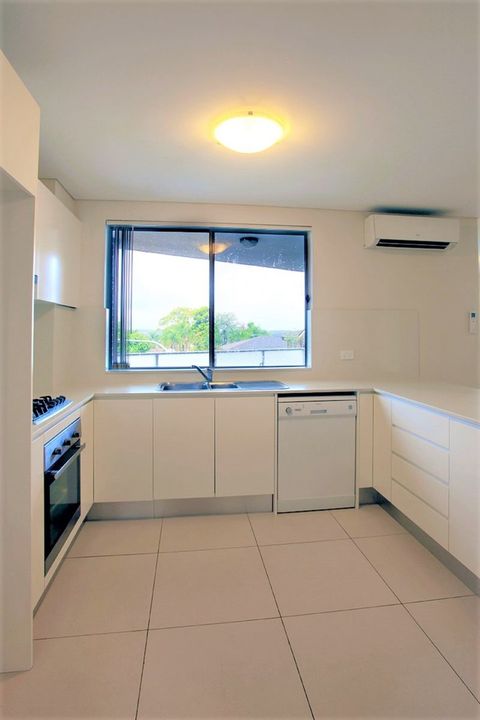 1 bedrooms Apartment / Unit / Flat in 31/96 Nuwarra Road MOOREBANK NSW, 2170