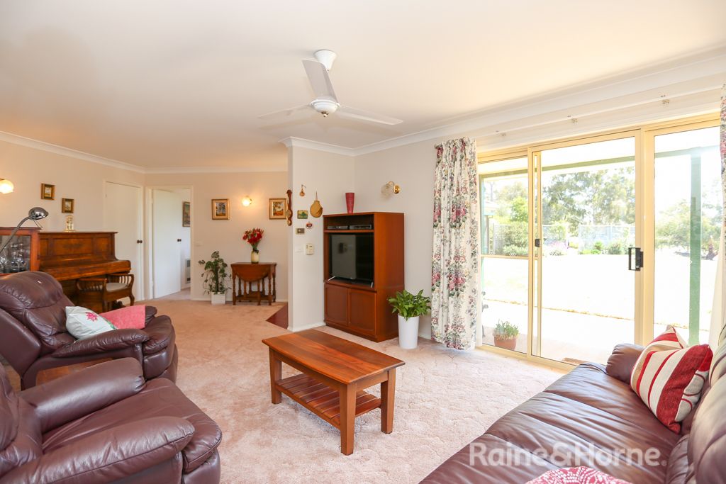 70 Windemere Road, Robin Hill NSW 2795, Image 2