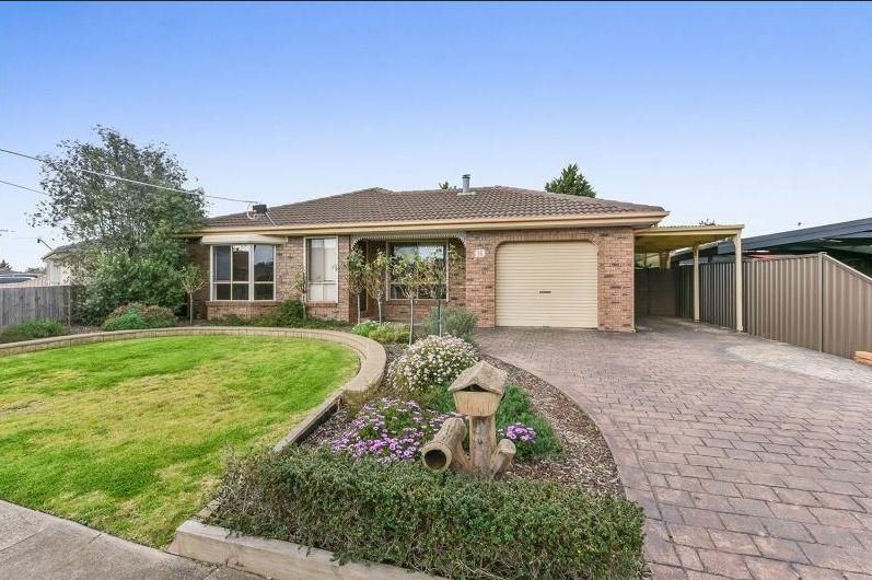 16 Dona Drive, Hoppers Crossing VIC 3029
