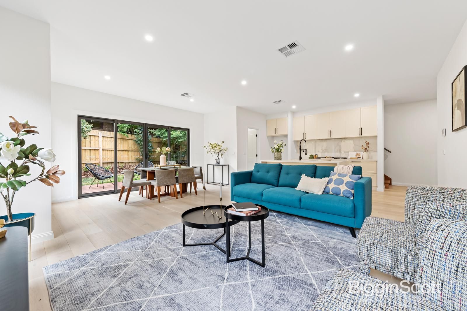 2/14 Meadowbrook Drive, Wheelers Hill VIC 3150, Image 2