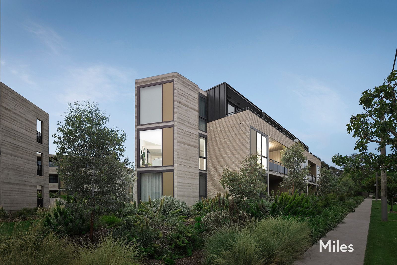 3 bedrooms Townhouse in 102C/1 Wilfred Road IVANHOE EAST VIC, 3079