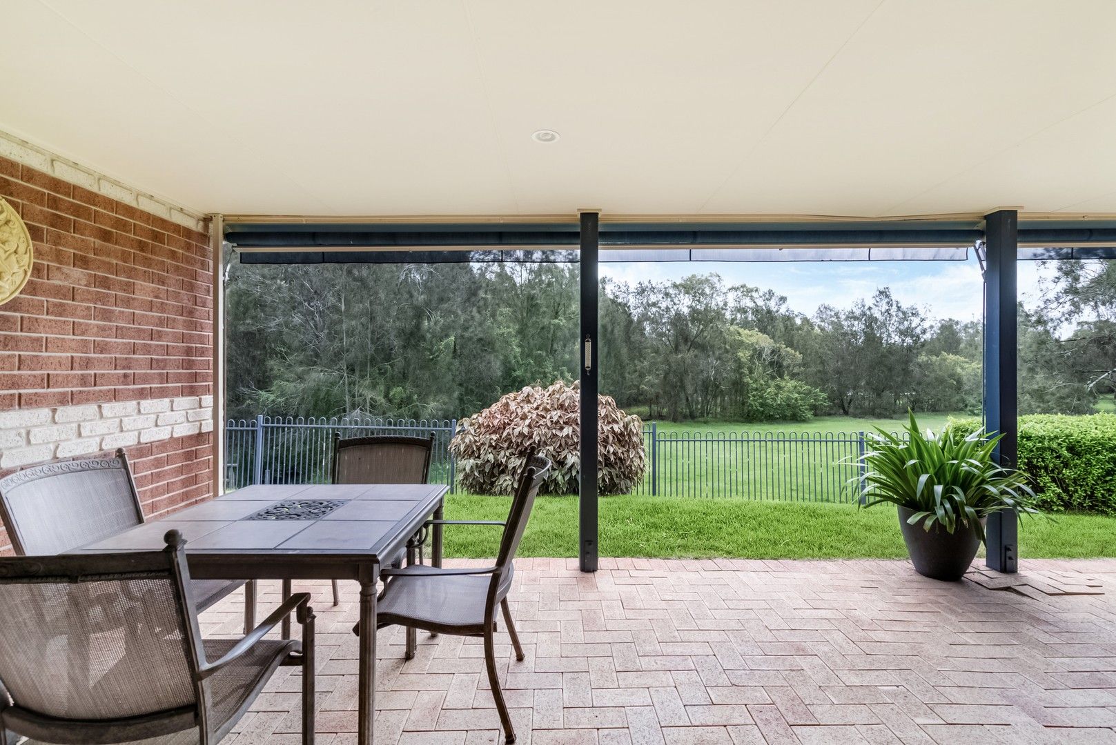 4 bedrooms House in 49 Tussock Crescent ELANORA QLD, 4221