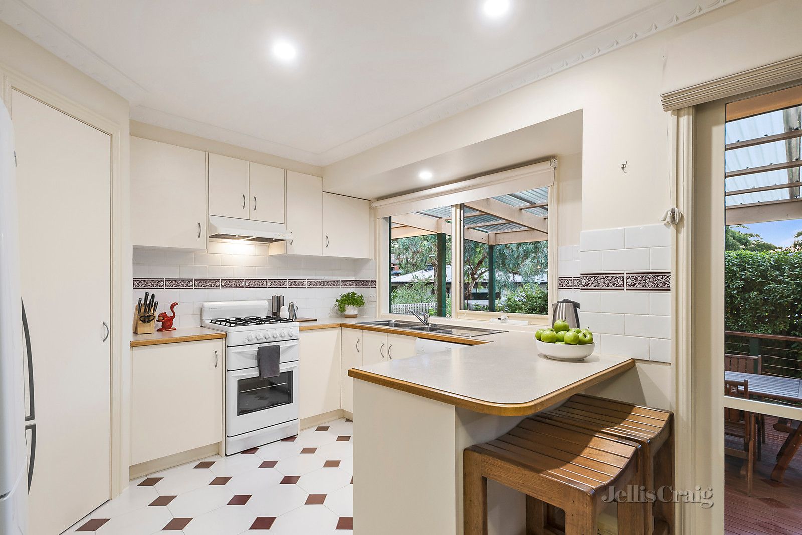 2/27 Alban Street, Montmorency VIC 3094, Image 2