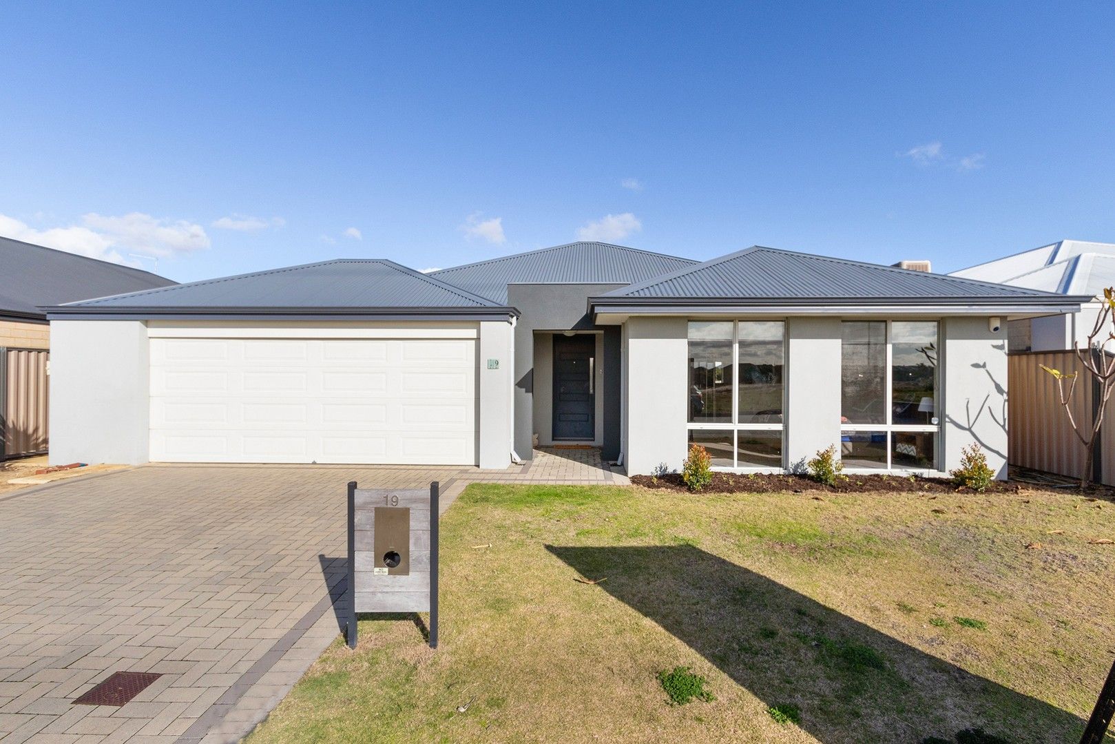 19 Monticello Parkway, Piara Waters WA 6112, Image 0
