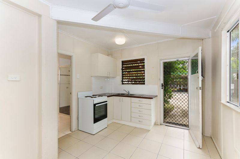 2/114 Perkins Street West, South Townsville QLD 4810, Image 1