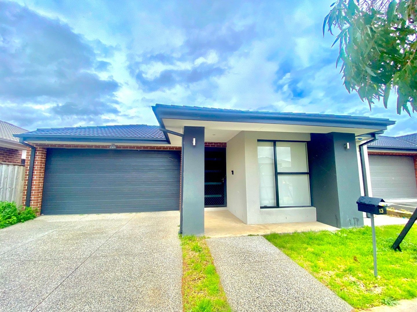 3 bedrooms House in 13 Martinshaw Road MICKLEHAM VIC, 3064