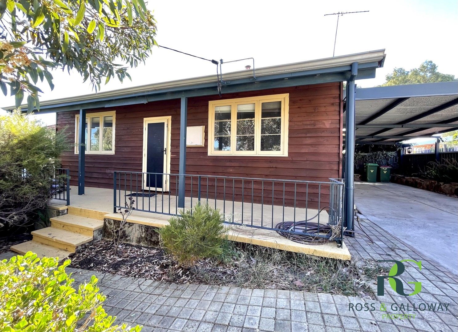 House in 89 Elvira Street, PALMYRA WA, 6157