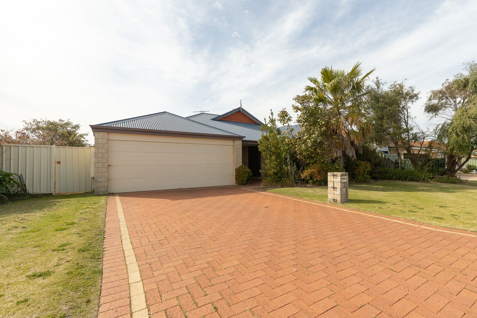 4 bedrooms House in 2 Aparri Way PORT KENNEDY WA, 6172