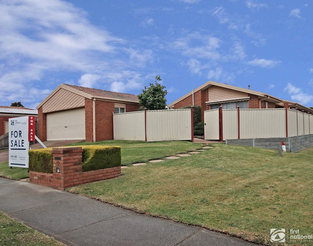 12 Hamilton Drive, Cranbourne North VIC 3977