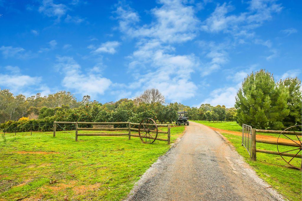 'Krainsbridge' 18 Clifton Street East, Mathoura NSW 2710 House for Sale