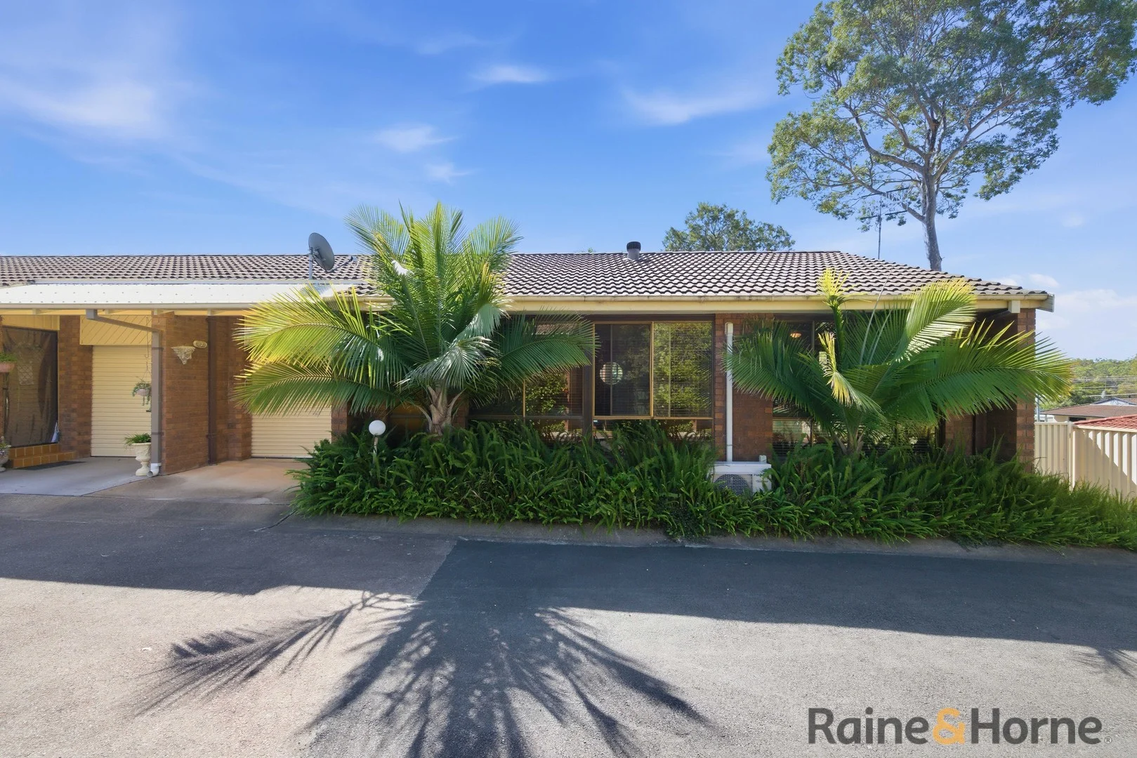 4/4 Eric Fenning Drive, Surf Beach NSW 2536