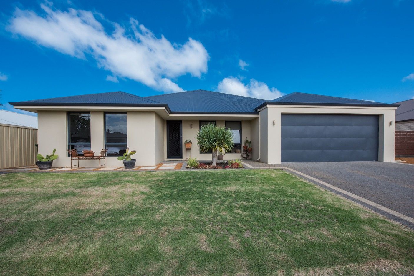 4 bedrooms House in 7 Mandalay Loop WANDINA WA, 6530