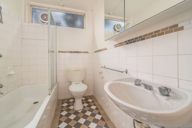 2 bedrooms Apartment / Unit / Flat in 2/43 Kent Road BOX HILL VIC, 3128