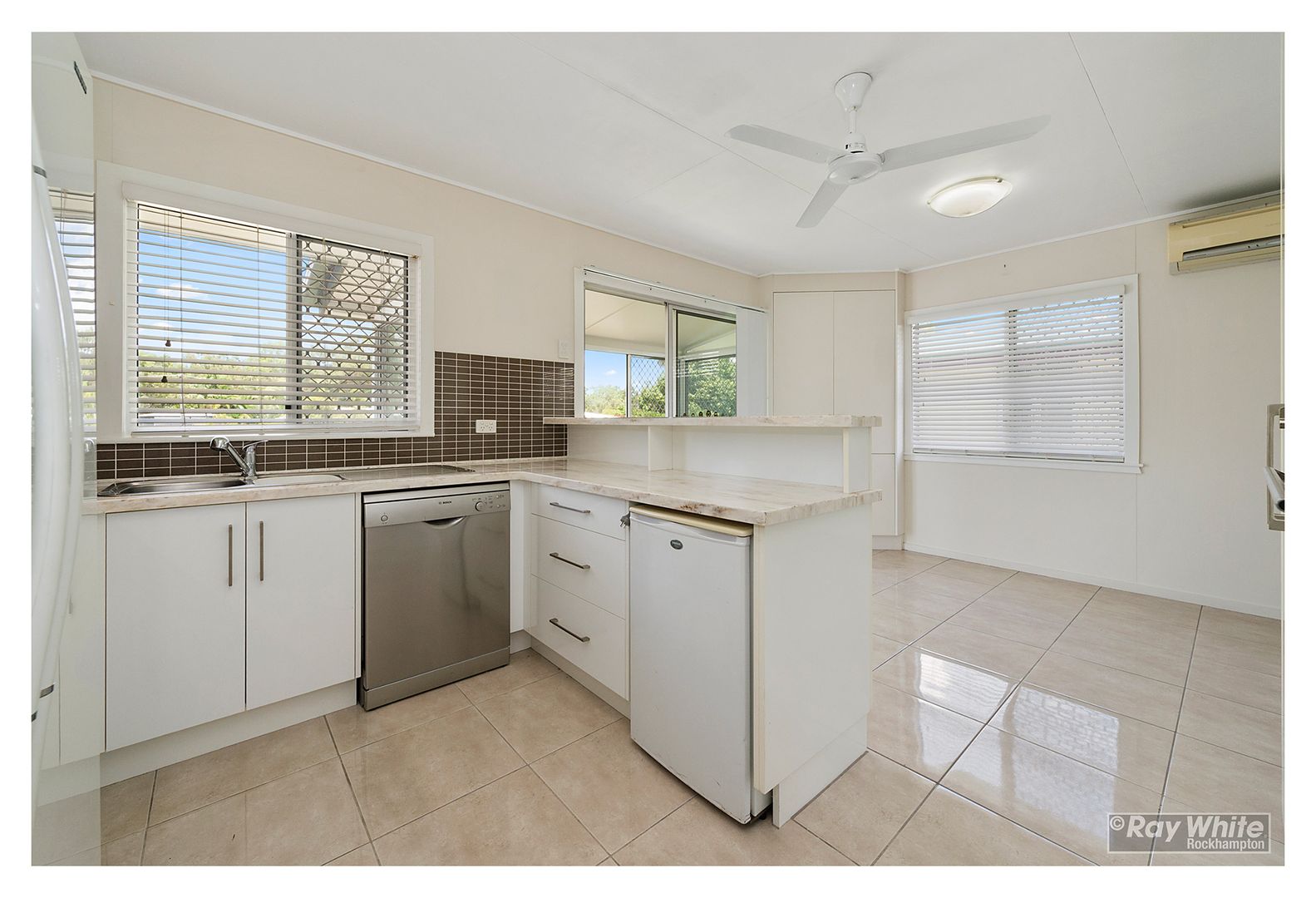 250 Georgeson Street, Berserker QLD 4701, Image 2