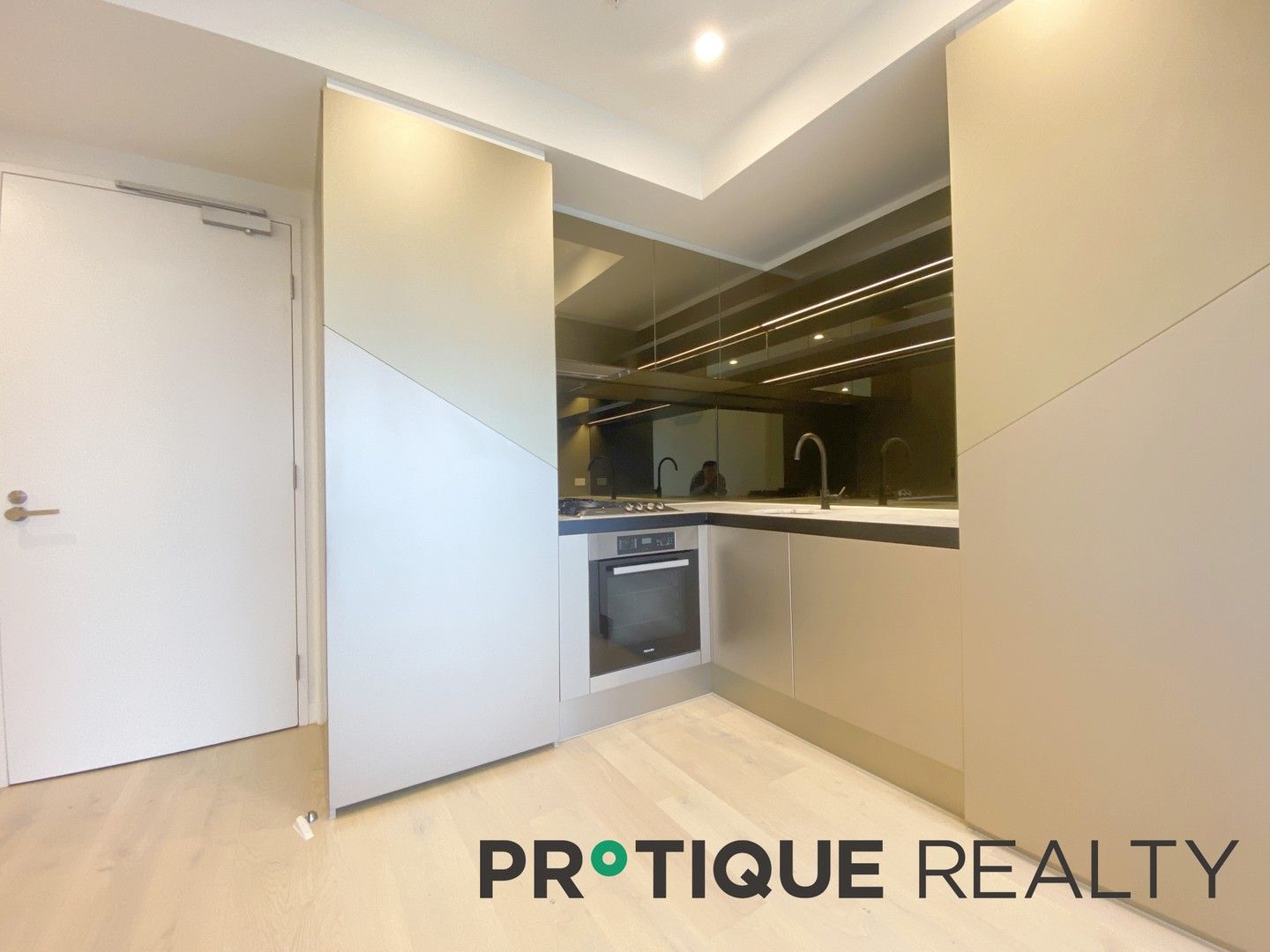 2 bedrooms Apartment / Unit / Flat in 2X11/138 Spencer Street MELBOURNE VIC, 3000