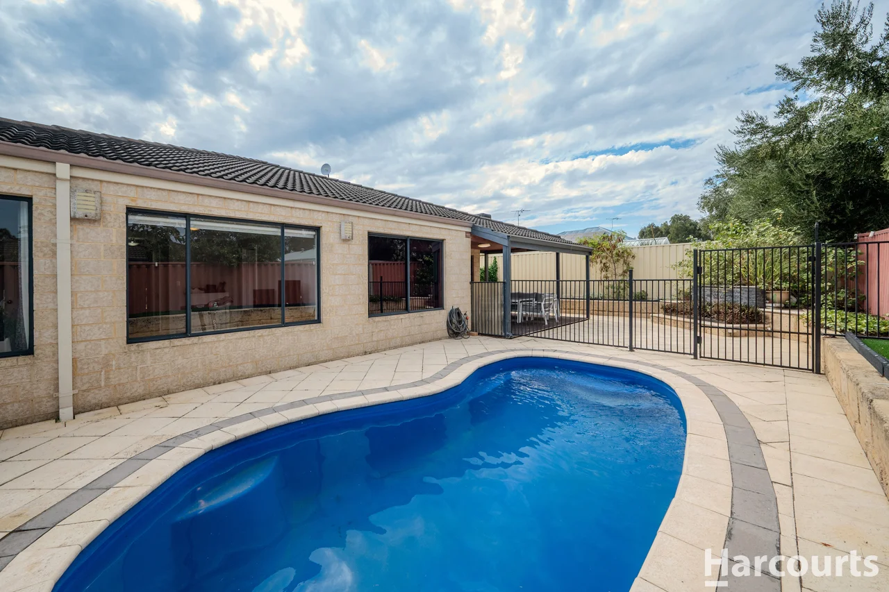 16 Woodbine Loop, Tapping WA 6065