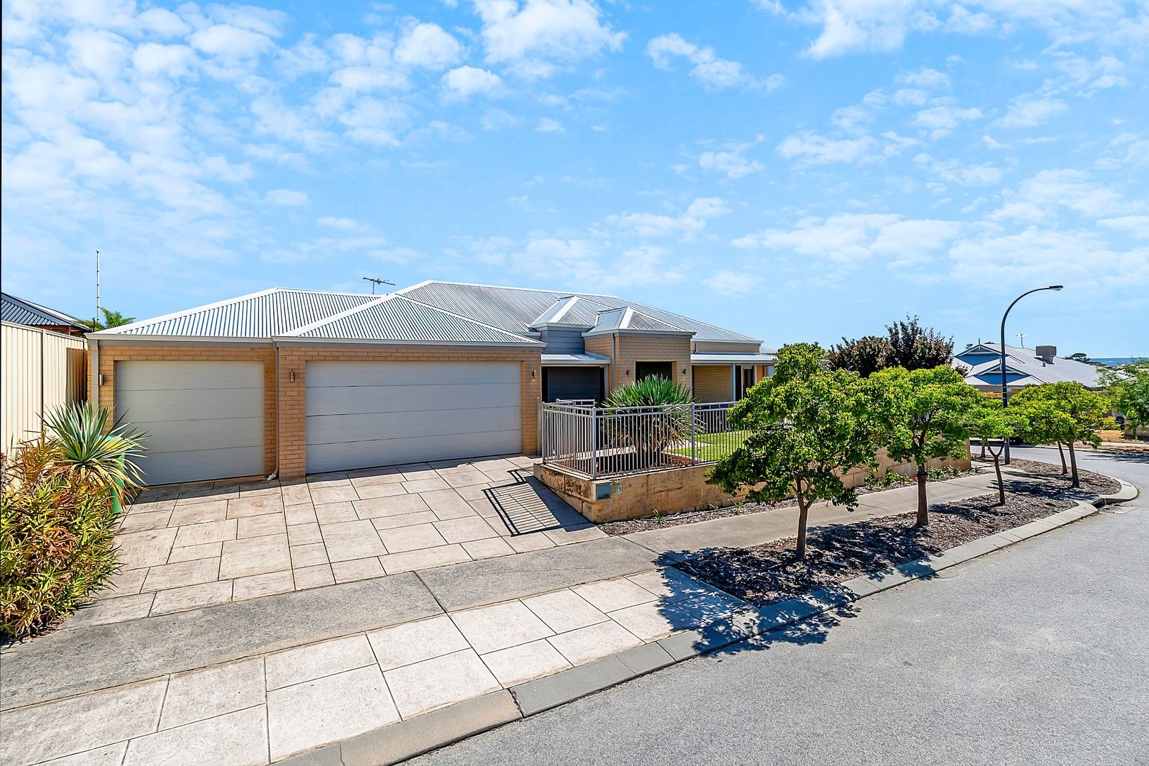 4 bedrooms House in 15 Tallon Loop BALDIVIS WA, 6171