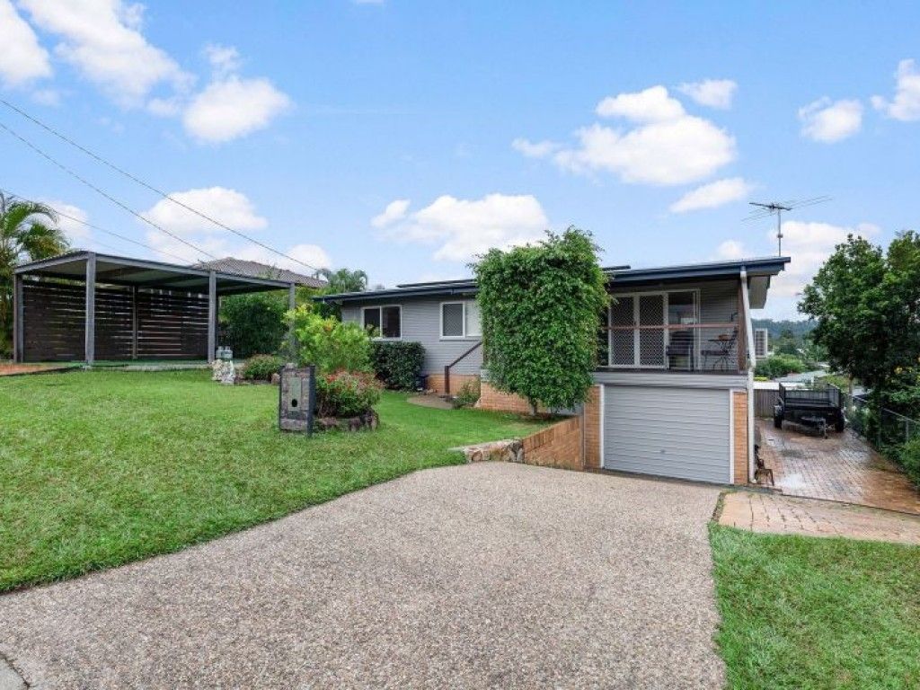 3 bedrooms House in 8 Lurneah Crescent FERNY HILLS QLD, 4055