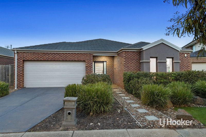 4 bedrooms House in 8 Mystic Grove POINT COOK VIC, 3030