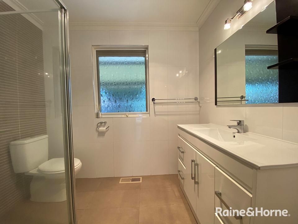 42 Tamboon Drive, Rowville VIC 3178, Image 2