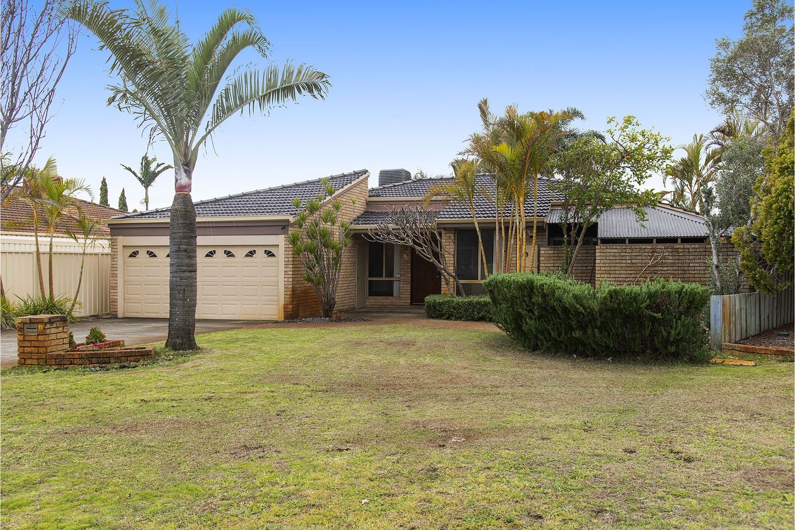4 bedrooms House in 36 Bottlebrush Drive THORNLIE WA, 6108