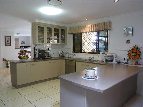 32 Harrison Cct, URANGAN QLD 4655, Image 2