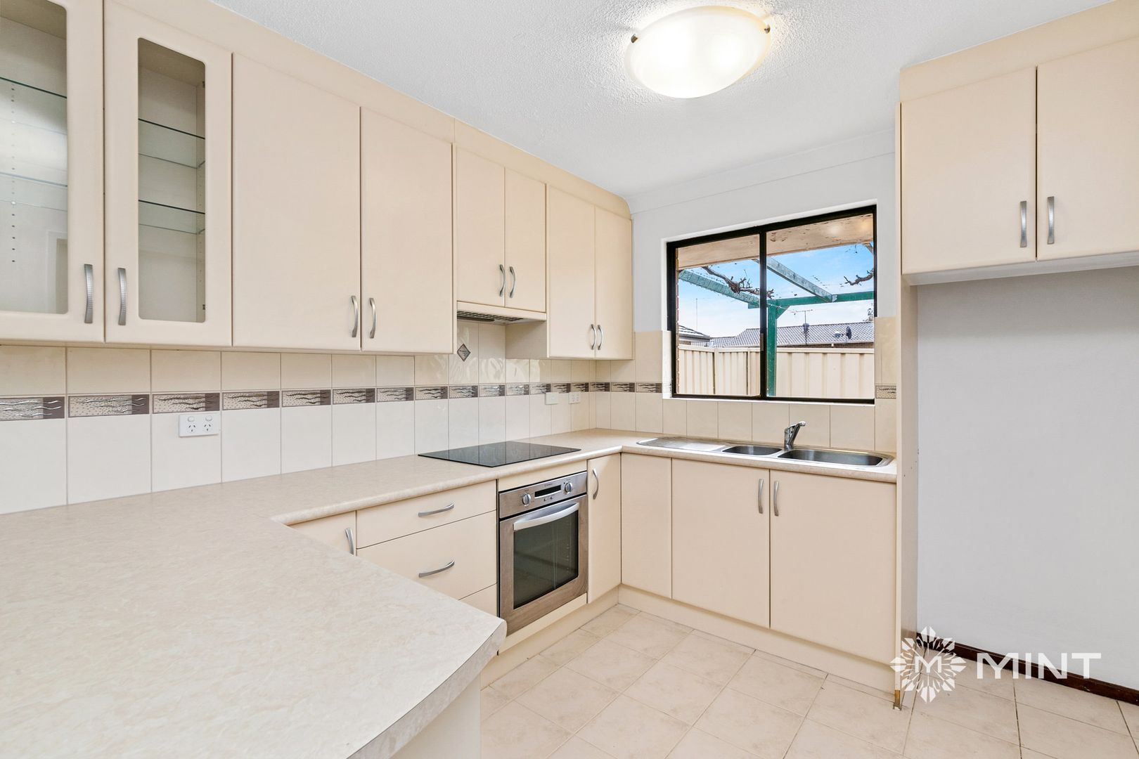 3/6 McKimmie Road, Palmyra WA 6157, Image 2