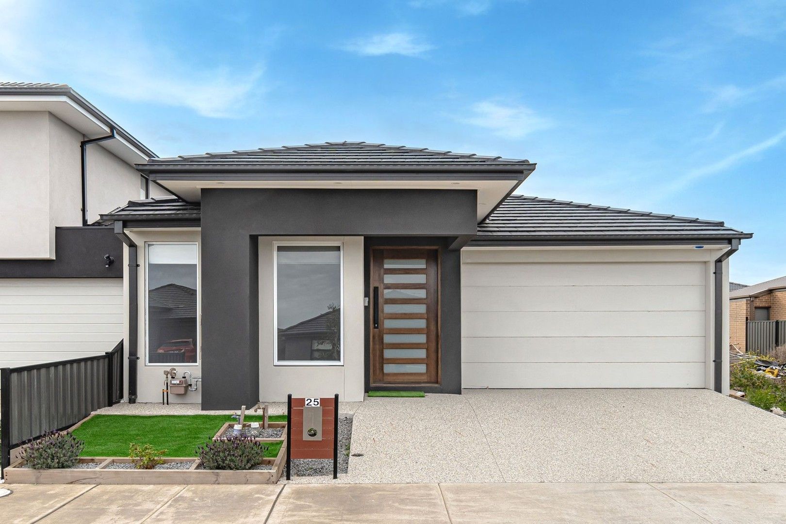 4 bedrooms House in 25 Coronado Avenue CRAIGIEBURN VIC, 3064