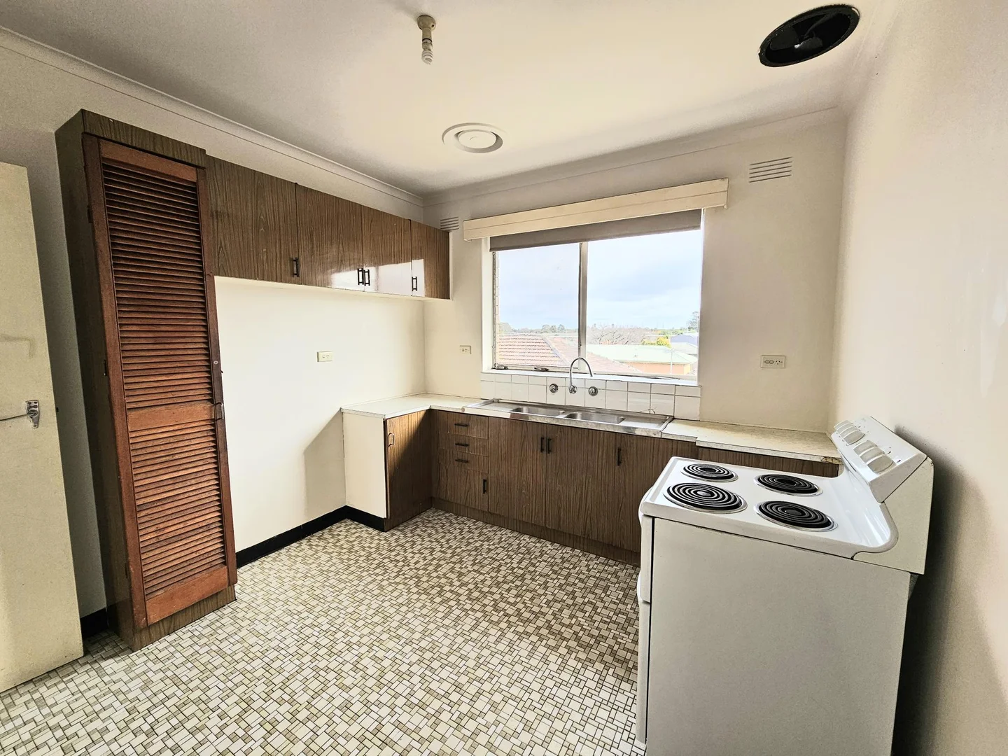 Additional image 2 of 12/5 King Edward Avenue, Albion VIC 3020