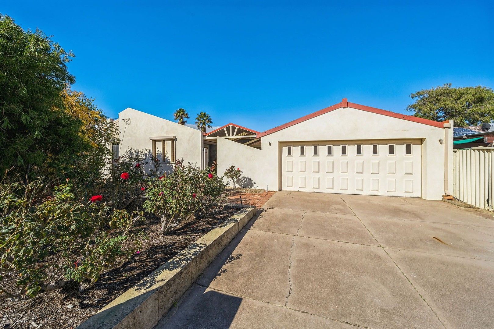 3 bedrooms House in 52 Allamanda Way FORRESTFIELD WA, 6058