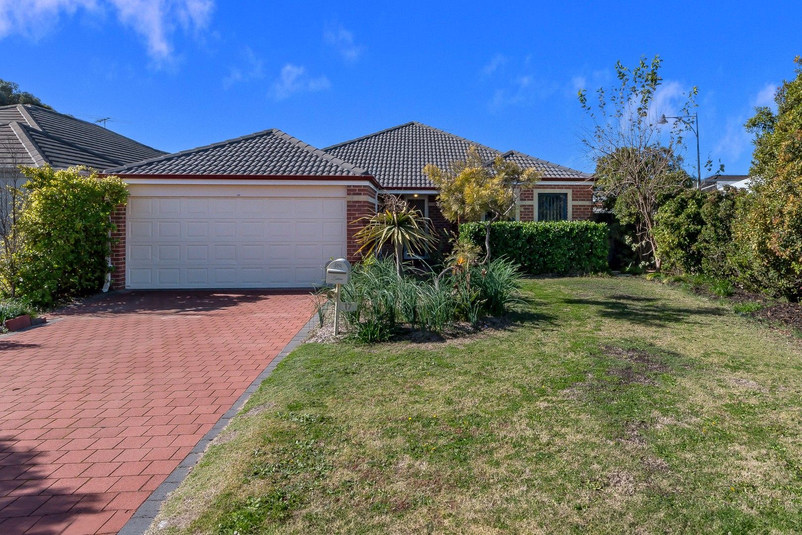 4 bedrooms House in 17 Lucky Bay Road SECRET HARBOUR WA, 6173
