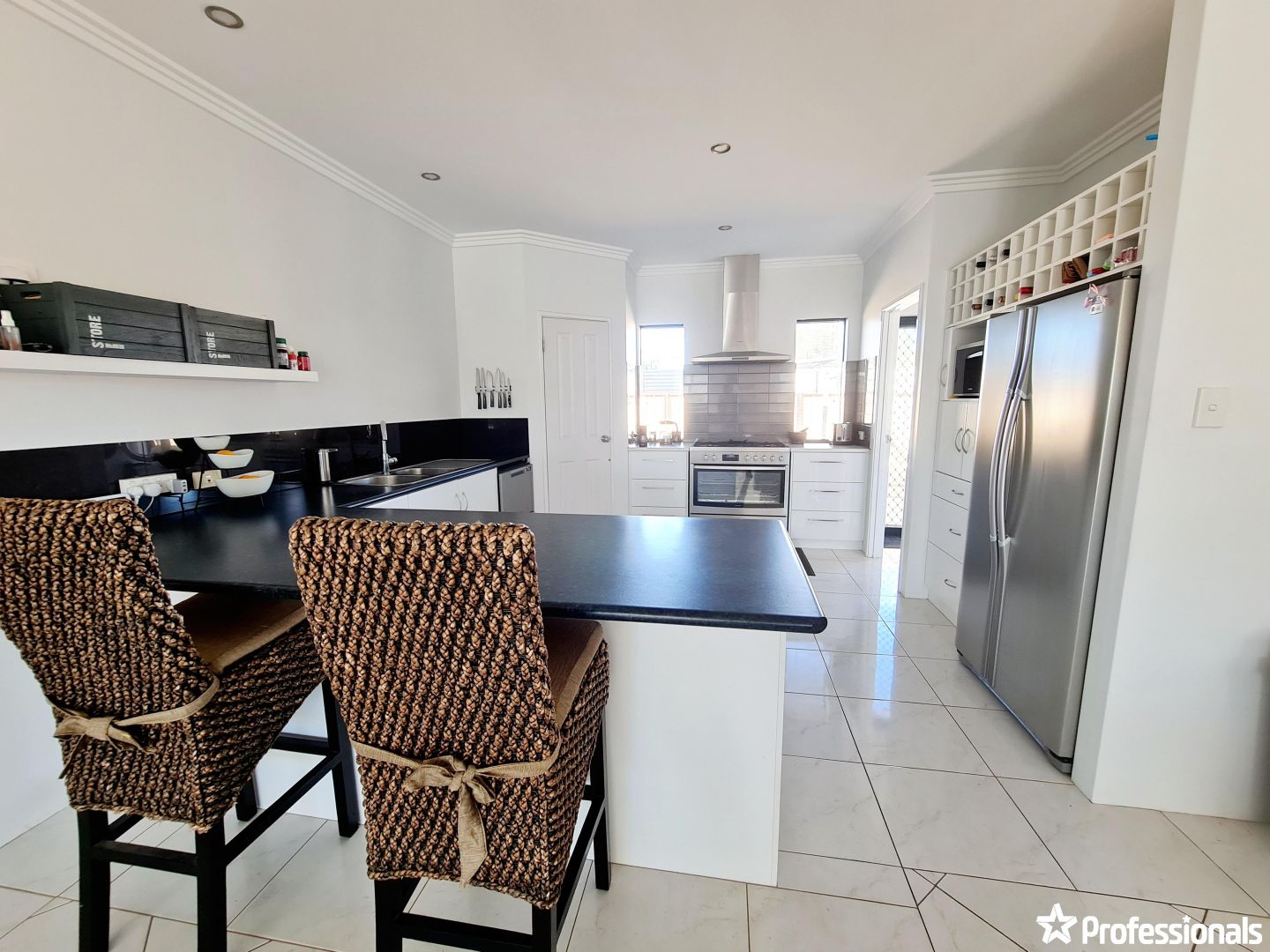 16 Amar Court, Waggrakine WA 6530, Image 2