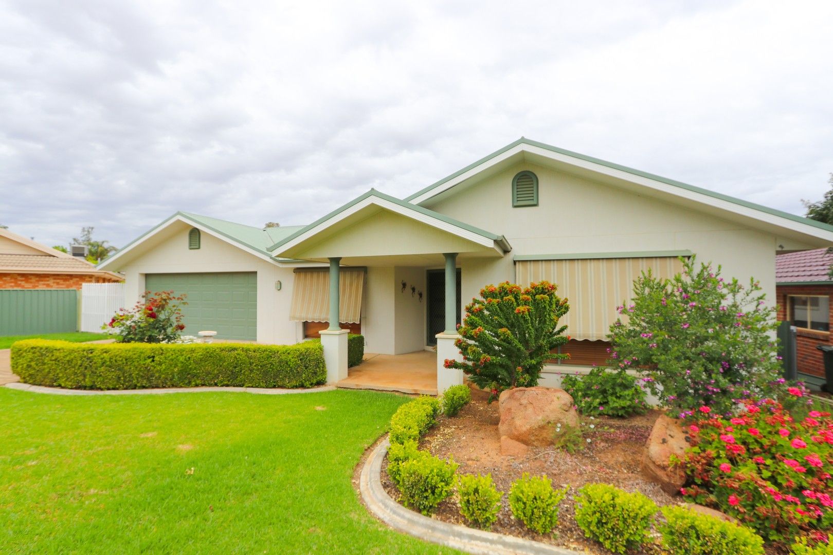 4 bedrooms House in 21 Kindra Crescent COOLAMON NSW, 2701