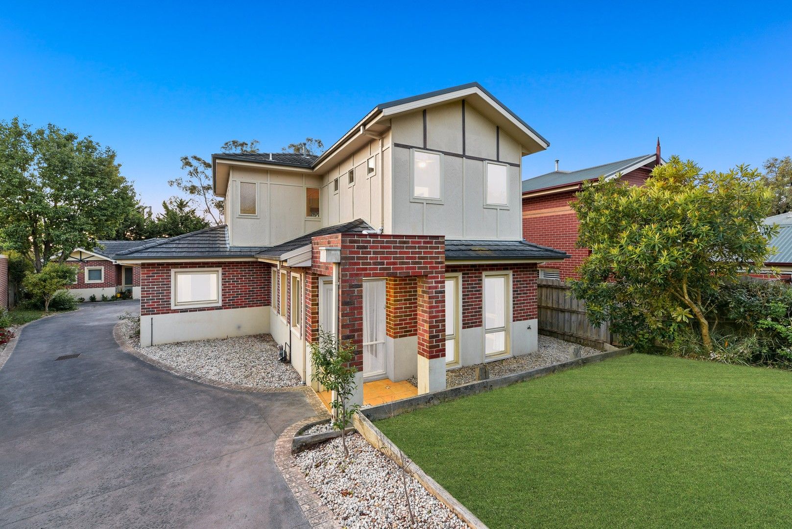 1/10 Normanton Place, Berwick VIC 3806, Image 0