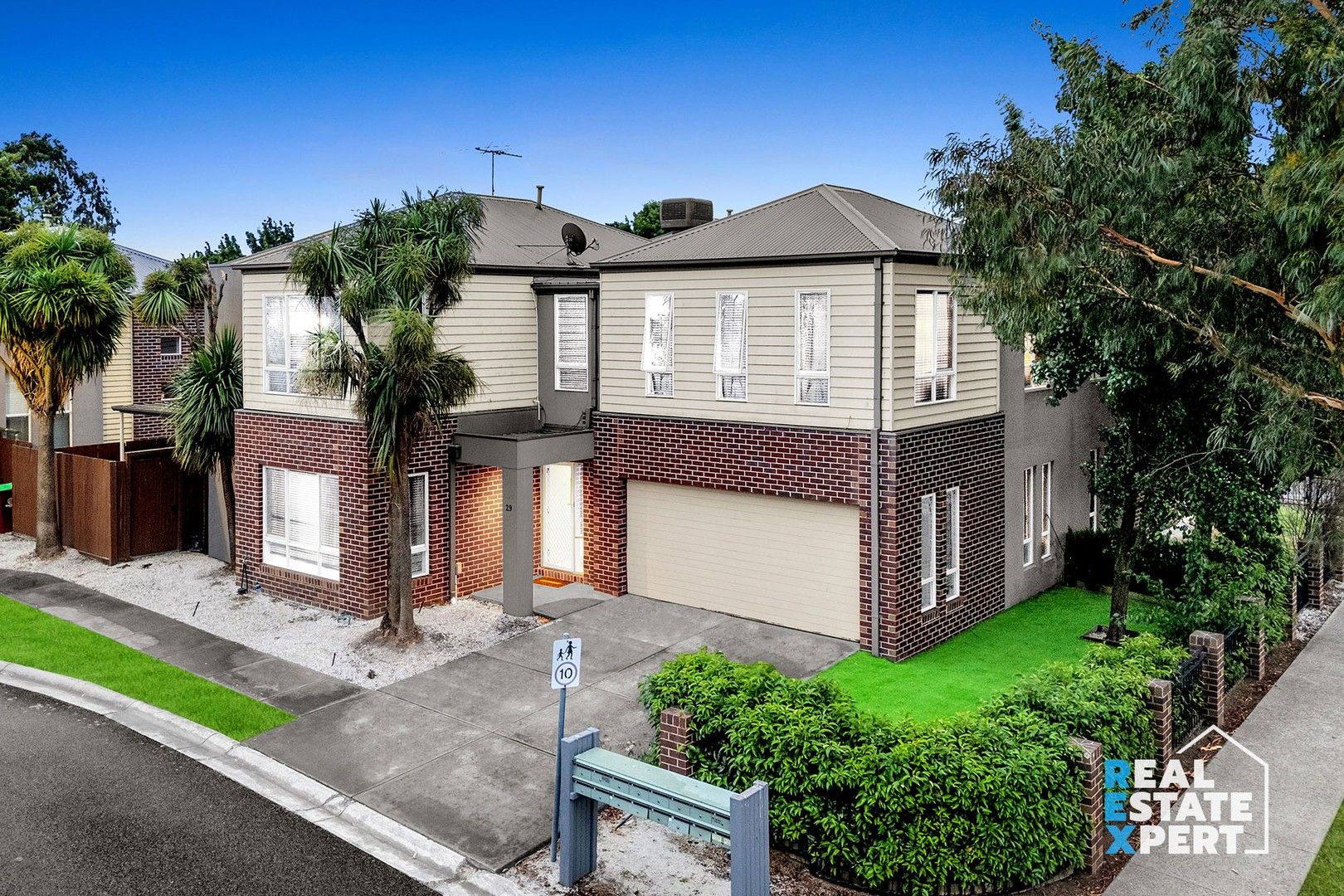 3 bedrooms Townhouse in 29 Tilbavale Close HALLAM VIC, 3803