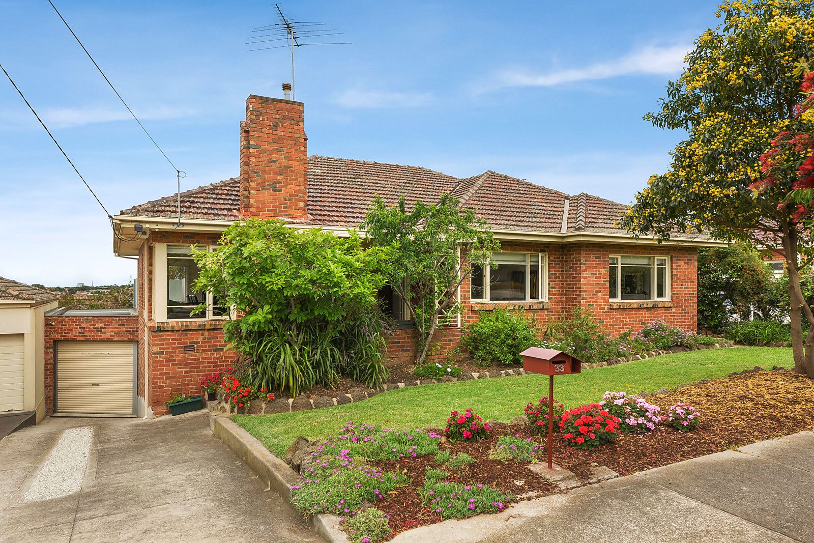 33 Louisville Avenue, Pascoe Vale South Property History & Address