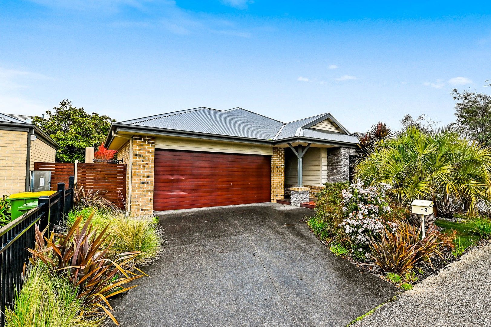 4 bedrooms House in 3 Loxton Way PAKENHAM VIC, 3810