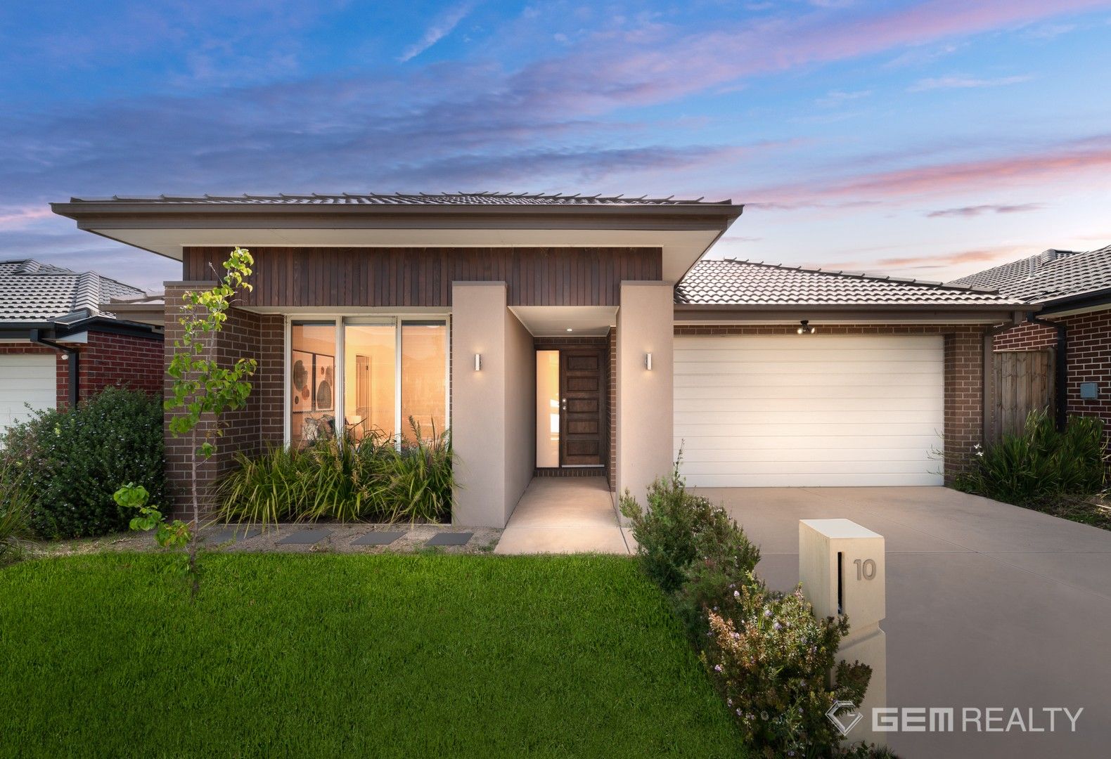 4 bedrooms House in 10 Inverloch Avenue CLYDE VIC, 3978