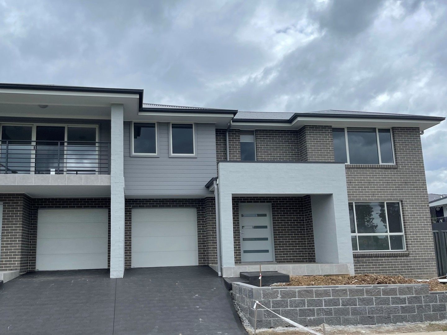 3 bedrooms Duplex in 2a Barrier Street GREGORY HILLS NSW, 2557
