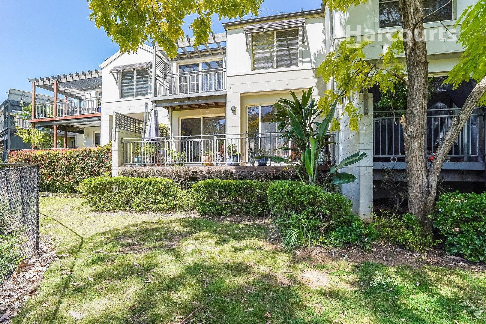 3 bedrooms Townhouse in 17 Jane Jarvis Way MACQUARIE LINKS NSW, 2565