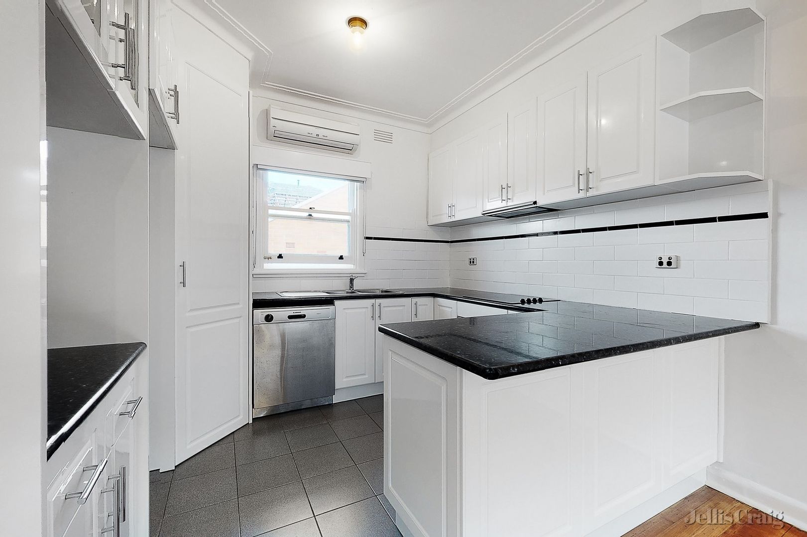 2/101 Woodland Street, Essendon VIC 3040 Apartment For Rent 380