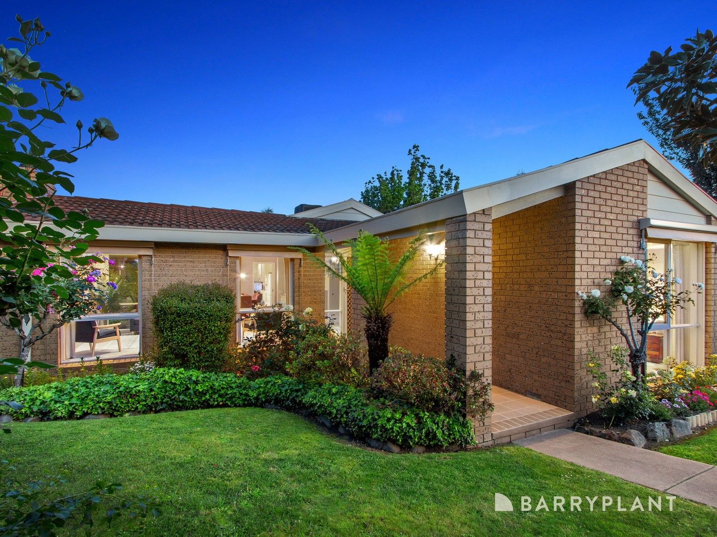 4 Blue Hills Close, Wantirna VIC 3152, Image 0