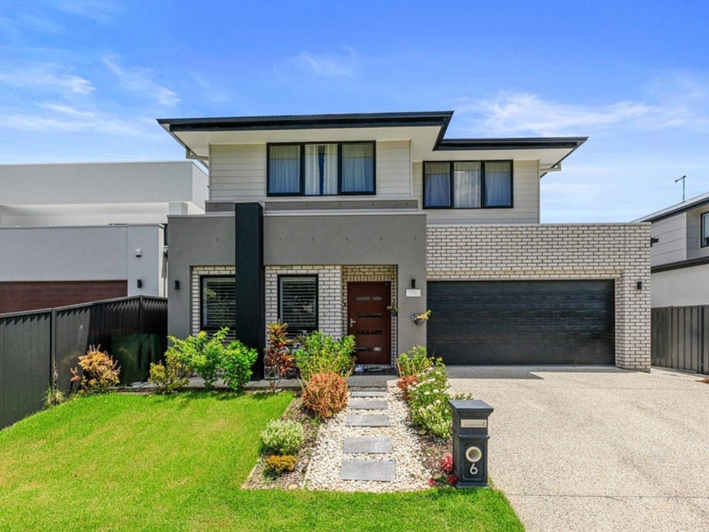 4 bedrooms House in 6 Morningview Place CARINDALE QLD, 4152