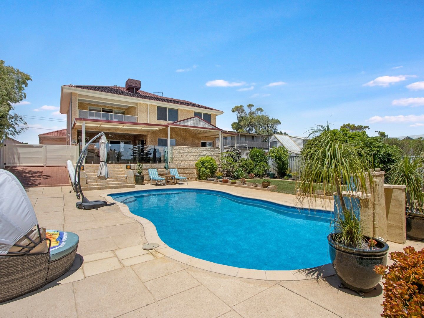 17 Erlistoun Street, Golden Bay WA 6174, Image 0